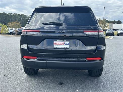 New 2025 Jeep Grand Cherokee Altitude image 7
