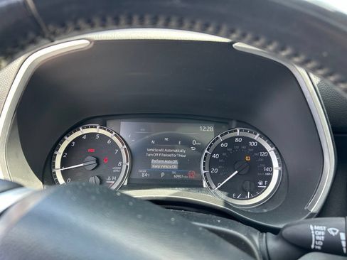 Used 2024 Toyota Highlander XLE FWD image 6