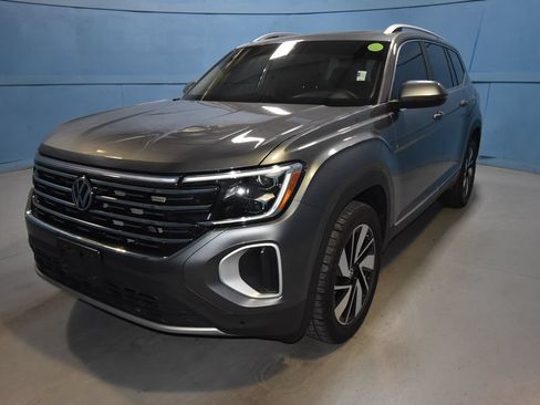 Used 2024 Volkswagen Atlas SEL AWD/4WD image 25