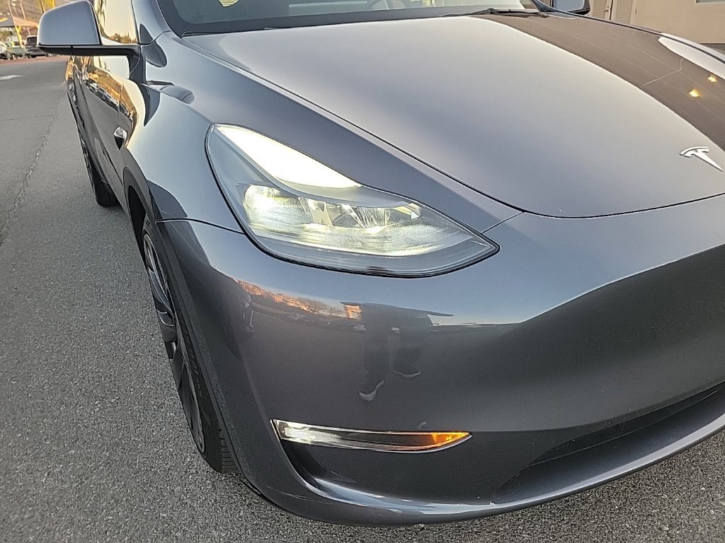 Used 2023 Tesla Model Y Performance AWD/4WD image 2