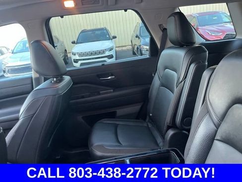 Used 2024 Nissan Pathfinder SL w/ SL Premium Package FWD image 15