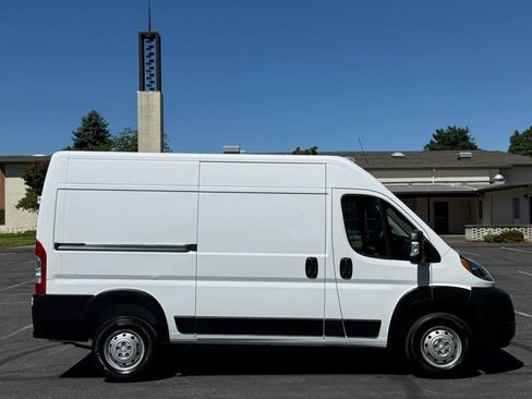 Used 2021 RAM ProMaster 2500 w/ Interior LED Lighting Group FWD image 7