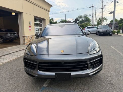 Used 2022 Porsche Cayenne S Platinum AWD/4WD image 2