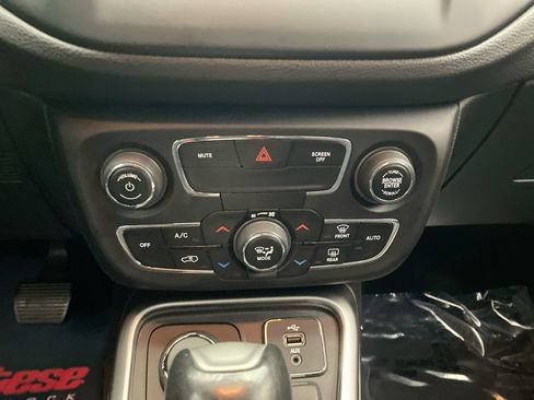 Used 2019 Jeep Compass Latitude AWD/4WD image 21