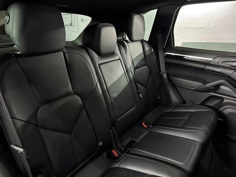 Used 2014 Porsche Cayenne Diesel AWD/4WD image 46