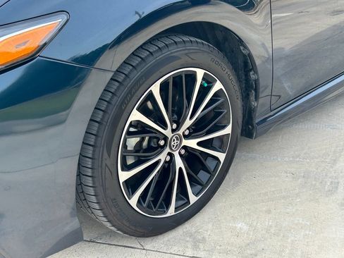 Used 2019 Toyota Camry SE FWD image 9