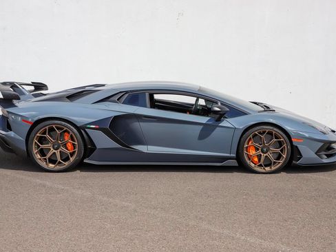 Used 2019 Lamborghini Aventador SVJ AWD/4WD image 3