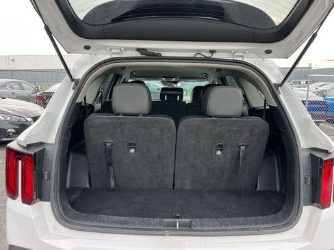 Used 2024 Kia Sorento S image 33