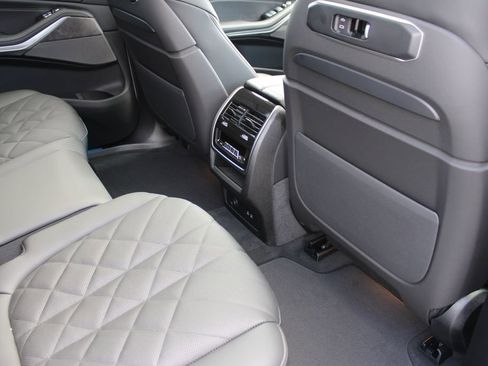 New 2026 BMW X7 xDrive40i image 50