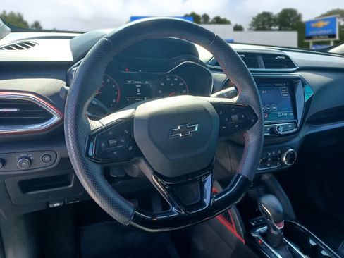 Used 2023 Chevrolet TrailBlazer RS w/ Convenience Package FWD image 9