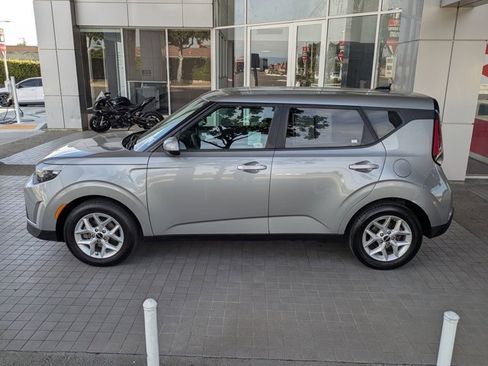Used 2023 Kia Soul LX w/ LX Technology Package image 12