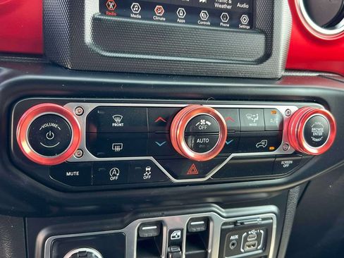 Used 2021 Jeep Gladiator Rubicon AWD/4WD image 26