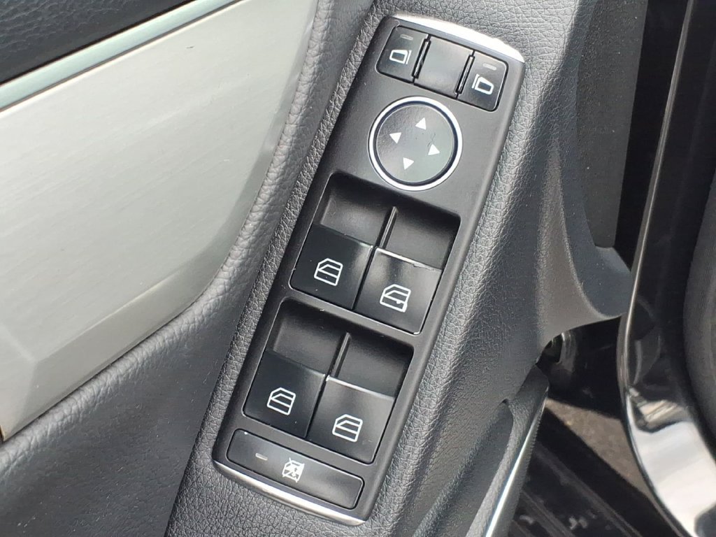 Used 2014 Mercedes-Benz C 300 4MATIC Sedan image 12