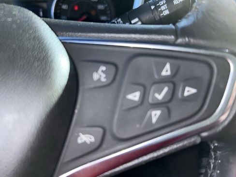 Used 2019 Chevrolet Equinox LT image 12