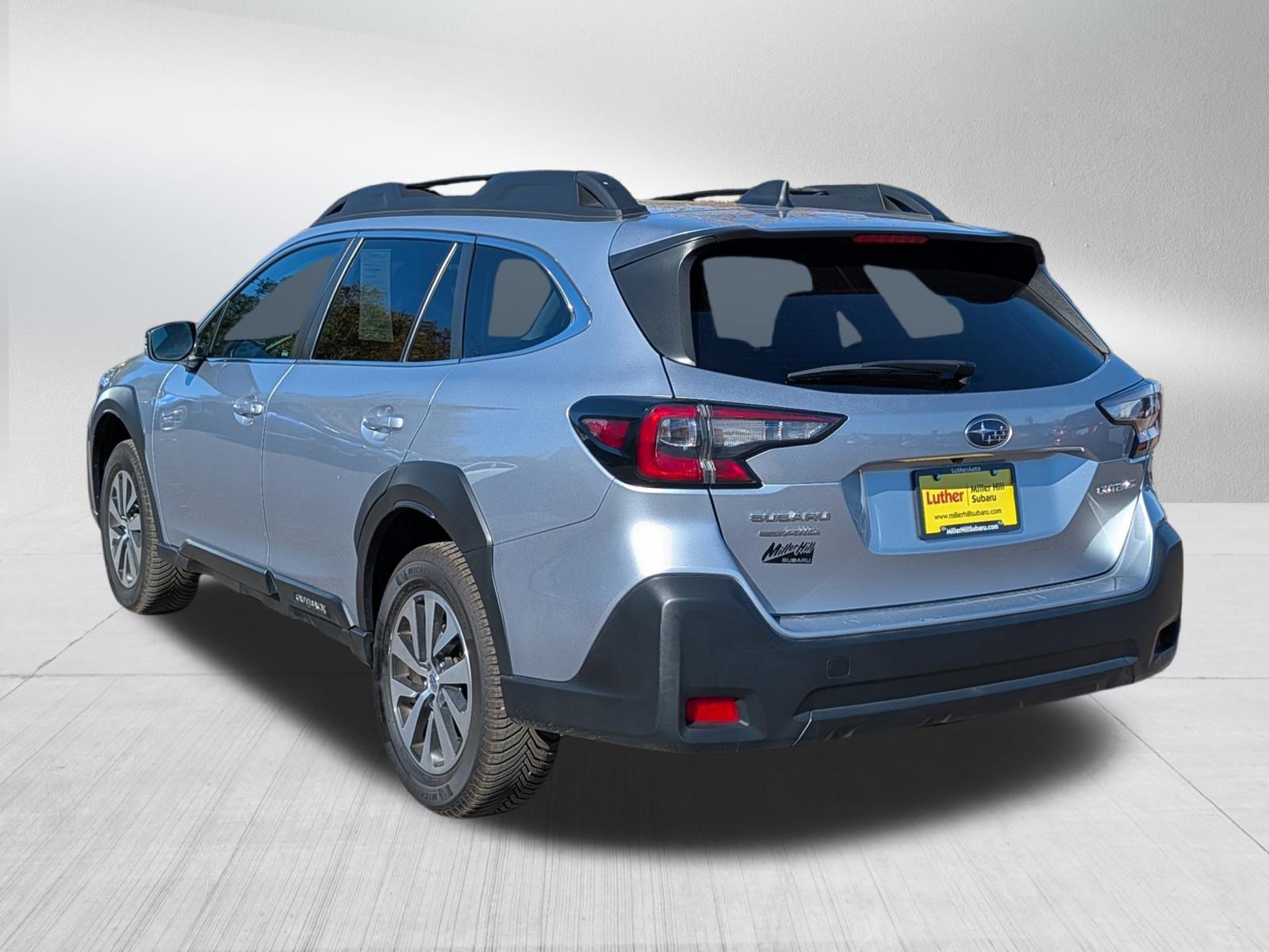 Used 2023 Subaru Outback Premium AWD/4WD image 5