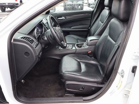 Used 2016 Chrysler 300 Limited image 3