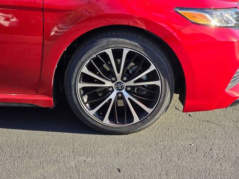 Used 2020 Toyota Camry SE FWD image 9