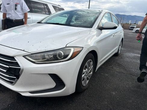 Used 2017 Hyundai Elantra SE FWD image 1