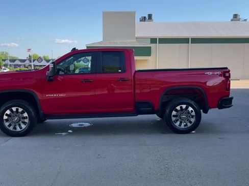 Used 2025 Chevrolet Silverado 2500 Custom w/ Custom Value Package AWD/4WD image 5