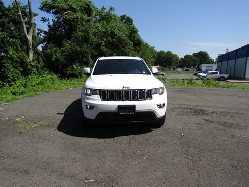 Used 2021 Jeep Grand Cherokee Laredo AWD/4WD image 41