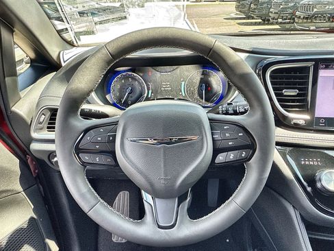 New 2026 Chrysler Pacifica Limited w/ S Appearance Package image 16