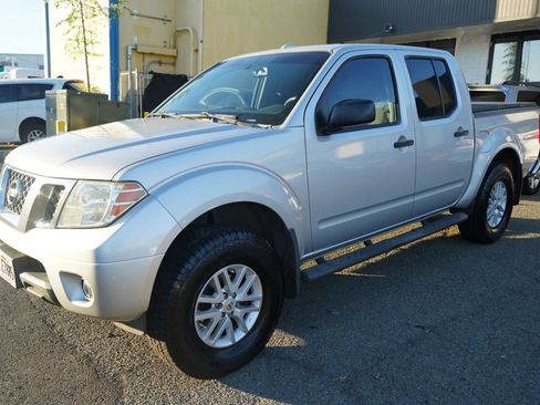 Used 2016 Nissan Frontier SV w/ SV Value Truck Package RWD image 5