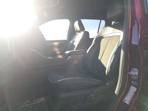 New 2025 Jeep Grand Cherokee Altitude image 9