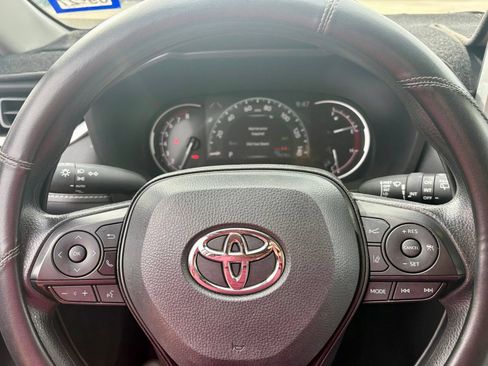 Used 2025 Toyota RAV4 XLE w/ Convenience Package FWD image 11