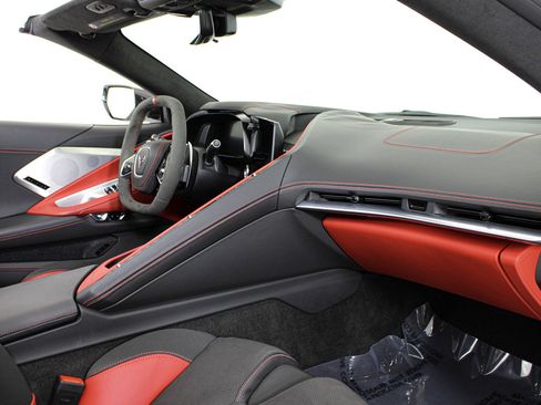 Used 2022 Chevrolet Corvette Stingray Premium Conv w/ Z51 Performance Package RWD image 31