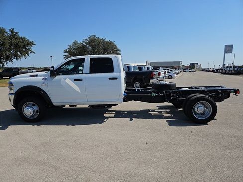 New 2026 RAM 5500 Tradesman w/ Chrome Appearance Group image 2