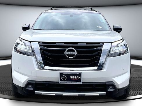 Used 2023 Nissan Pathfinder Platinum AWD/4WD image 2
