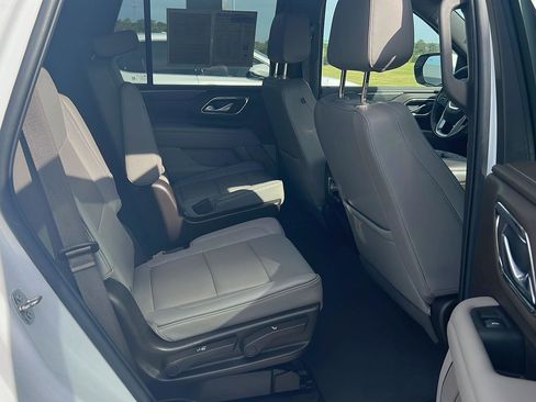 Used 2022 GMC Yukon SLT w/ SLT Luxury Package RWD image 14
