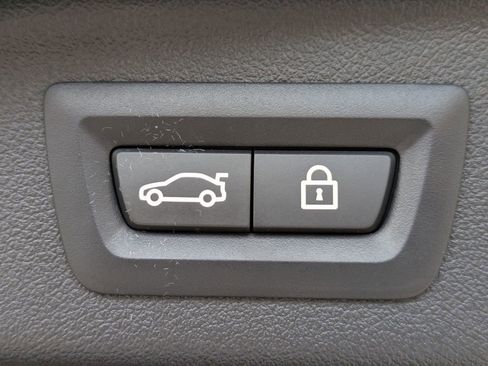 Used 2022 BMW X7 xDrive40i w/ Premium Package image 16