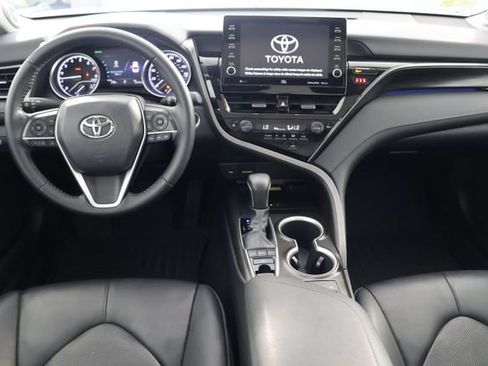 Used 2022 Toyota Camry XLE w/ Navigation Package FWD image 2