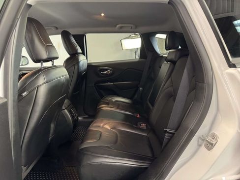 Used 2022 Jeep Cherokee Trailhawk w/ Premium Leather Package AWD/4WD image 13