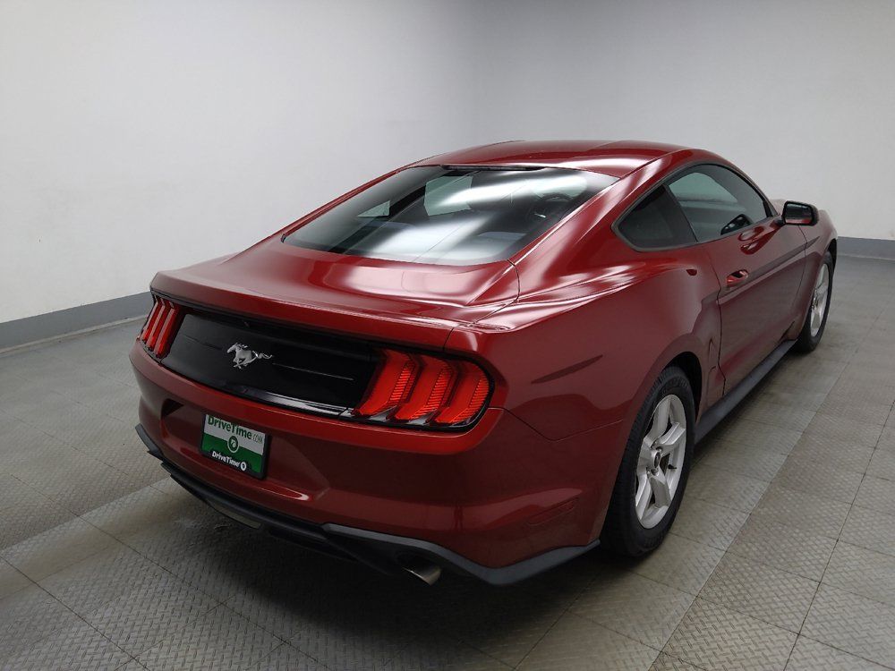 Used 2018 Ford Mustang Coupe RWD image 9