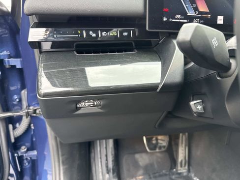 Certified 2025 BMW 530i xDrive w/ M Sport Package image 31