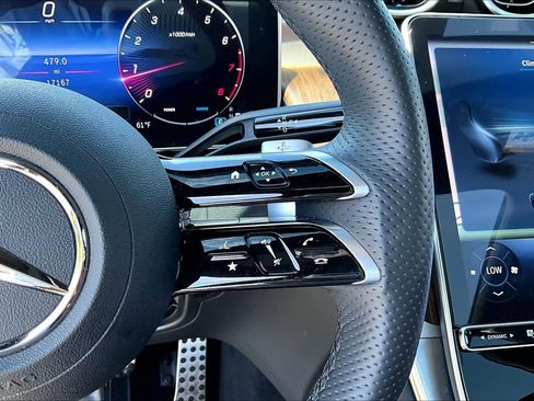 Used 2024 Mercedes-Benz GLC 300 4MATIC image 25