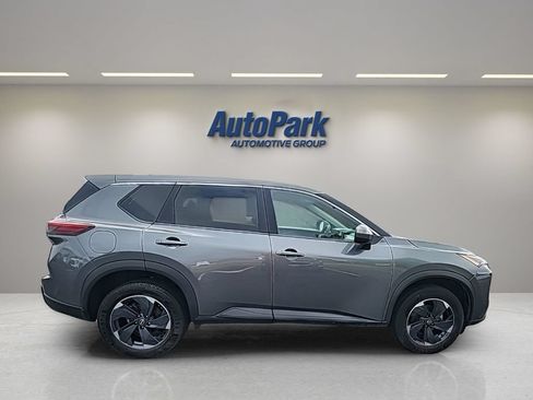 Used 2024 Nissan Rogue SV AWD/4WD image 9