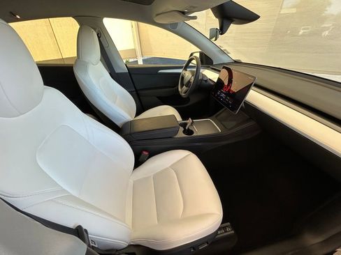 Used 2025 Tesla Model Y Long Range image 15