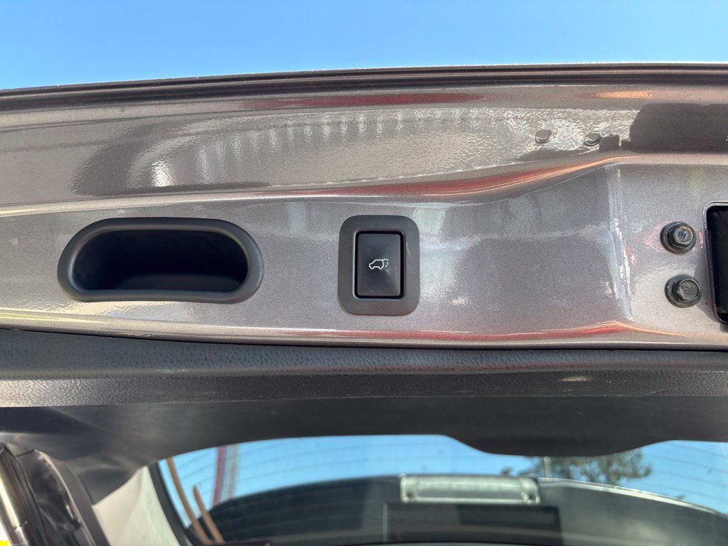 Used 2015 Toyota Highlander Plus FWD image 25