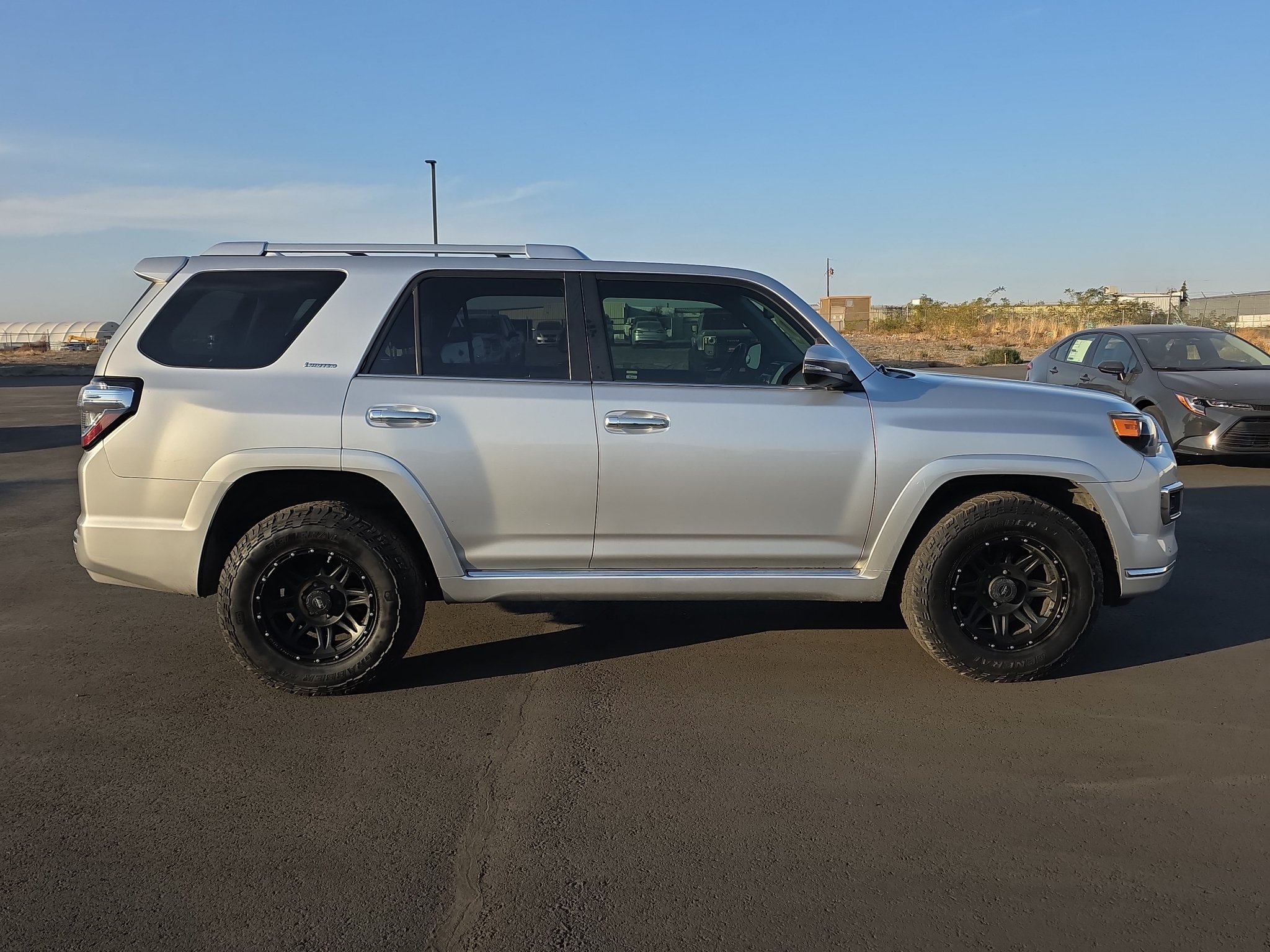 Used 2016 Toyota 4Runner Limited AWD/4WD image 9
