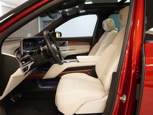 Used 2026 Cadillac Vistiq Sport AWD/4WD image 6