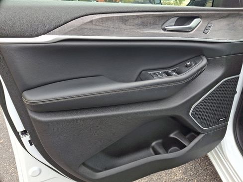 Used 2023 Jeep Grand Cherokee 30th Anniversary image 12