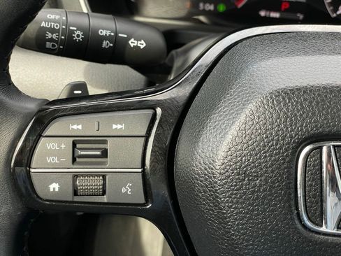 Certified 2025 Honda Pilot Touring image 15
