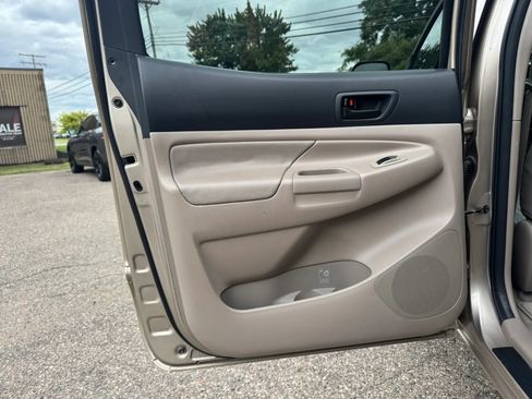 Used 2006 Toyota Tacoma PreRunner RWD image 37