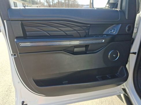 Used 2019 Ford Expedition Platinum image 12