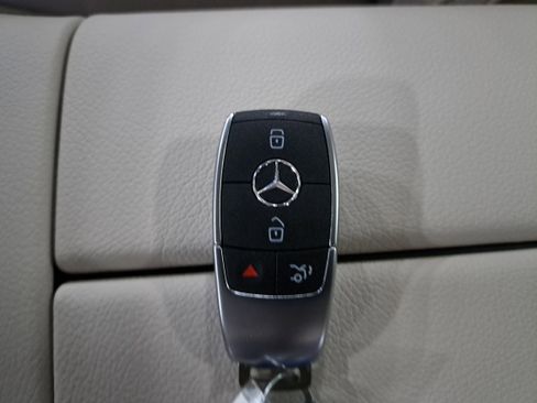 New 2026 Mercedes-Benz GLS 450 4MATIC image 36