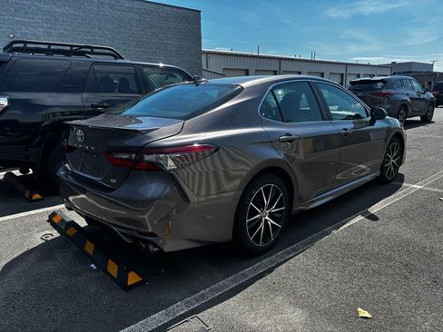 Used 2024 Toyota Camry SE FWD image 4