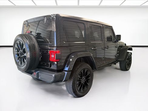 Used 2024 Jeep Wrangler Unlimited Sahara w/ Technology Group AWD/4WD image 4
